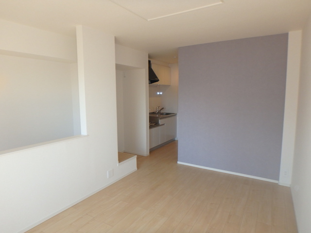 居室・リビング　アクセントクロスが目を惹く