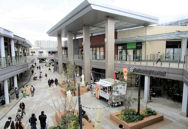 ショッピングセンター　Grandberry Park Minami-machida（ショッピングセンター）まで555m