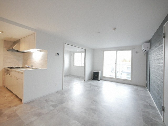 居室・リビング　☆白を基調とした明るい内装☆