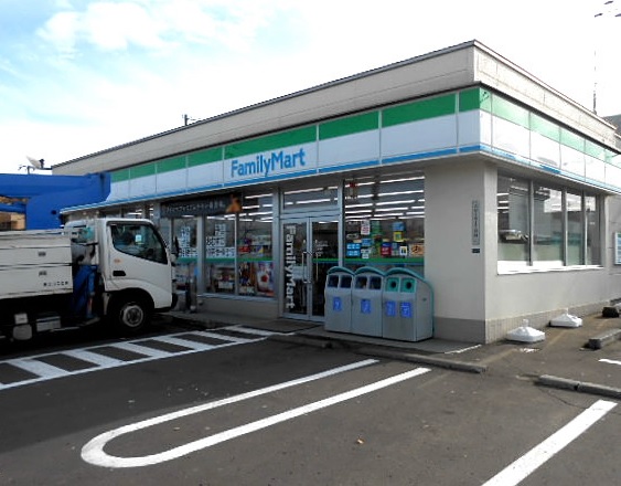 コンビニ　ファミリーマート北野通店（コンビニ）まで682m