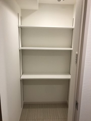 玄関　2018年竣工　クレヴィスタ大森II：玄関収納