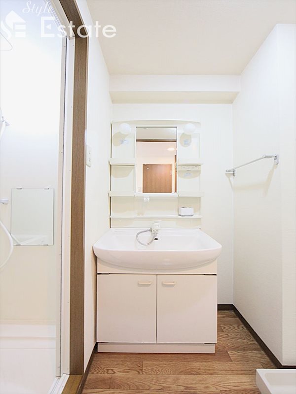 洗面設備　脱衣場　独立洗面台