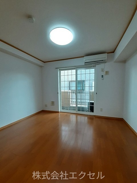 居室・リビング　エアコン付きで快適に過ごせます。