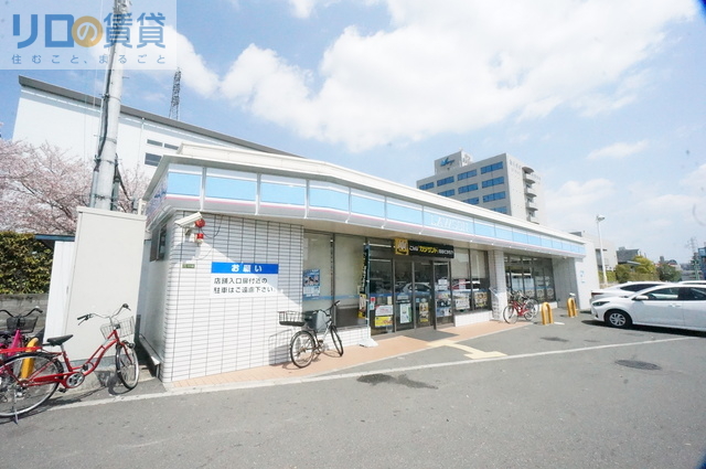 コンビニ　ローソン下新庄六丁目店（コンビニ）まで382m