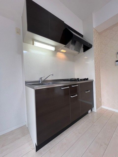 キッチン　※掲載写真は同物件別号室の参考写真です。実際のお部屋とは間取