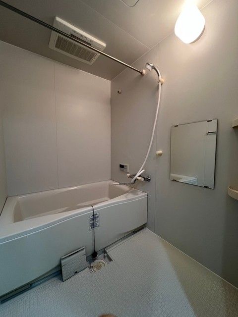 バス・シャワールーム　※掲載写真は同物件別号室の参考写真です。実際のお部屋とは間取