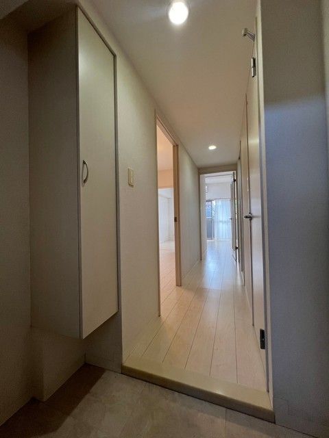 玄関　※掲載写真は同物件別号室の参考写真です。実際のお部屋とは間取