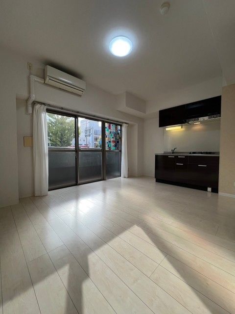 居室・リビング　※掲載写真は同物件別号室の参考写真です。実際のお部屋とは間取