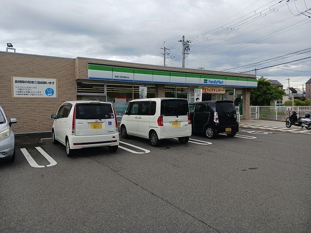 コンビニ　ファミリーマート黒原橘町店様（コンビニ）まで500m