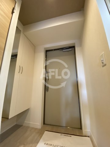 玄関　ラルーチェ北梅田　玄関