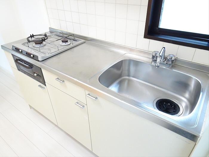 キッチン　コンパクトなキッチンで掃除もラクラク