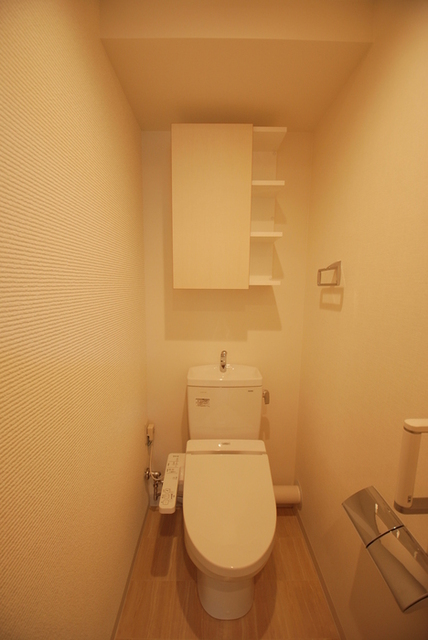 トイレ　６０３　温水洗浄便座