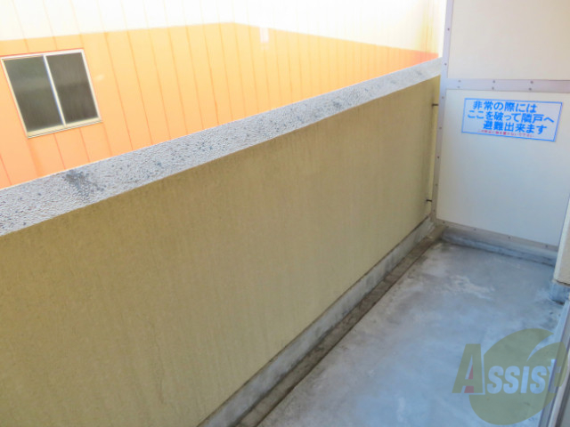 バルコニー　バルコニーは幅があり、広い印象を受けました。