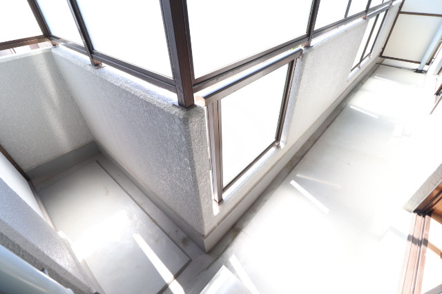 バルコニー　明るいバルコニー