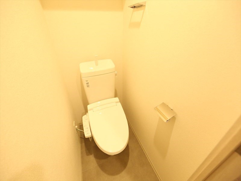 トイレ　温水洗浄暖房便座付トイレ