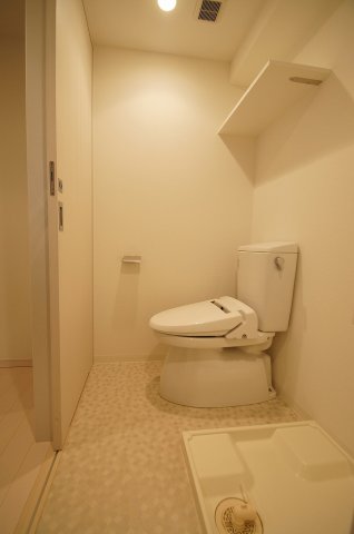 トイレ　温水洗浄便座です。