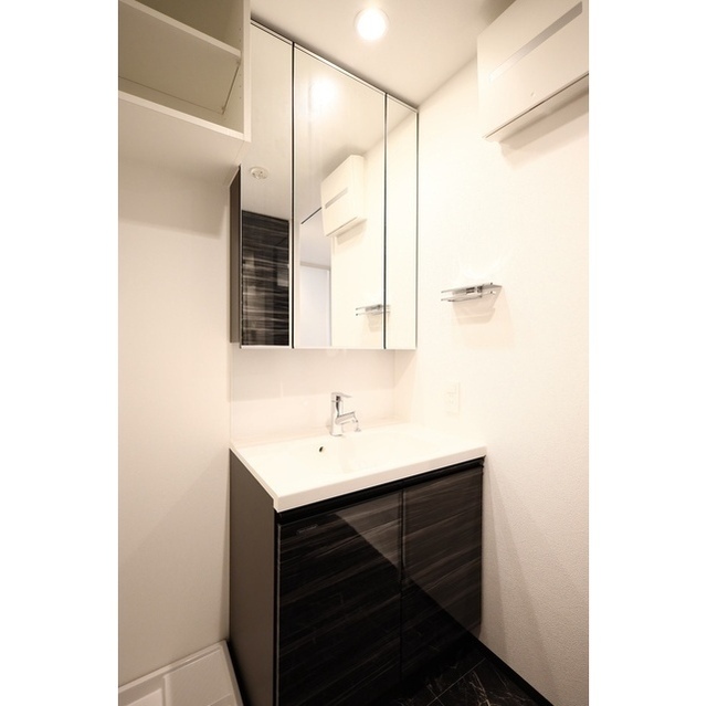 洗面設備　※別部屋の参考写真です。