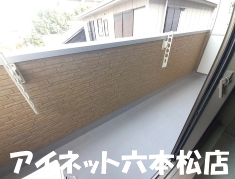 バルコニー　洗濯物はこちらへどうぞ。