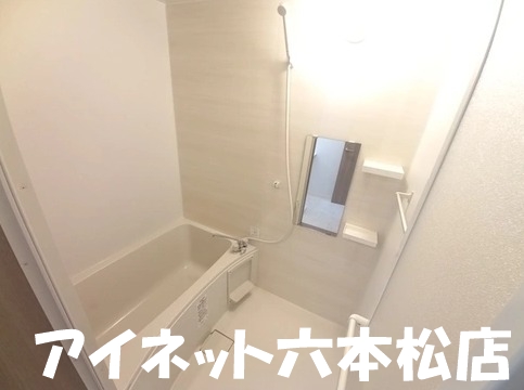 バス・シャワールーム　一日の疲れを癒しましょう。