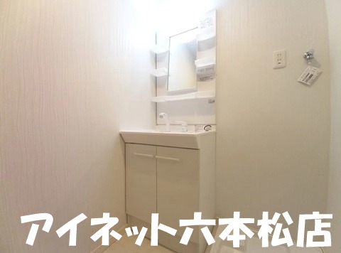 洗面設備　朝の支度にいかがでしょうか。