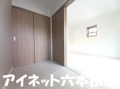 その他部屋・スペース　こちら寝室にいかがでしょうか。