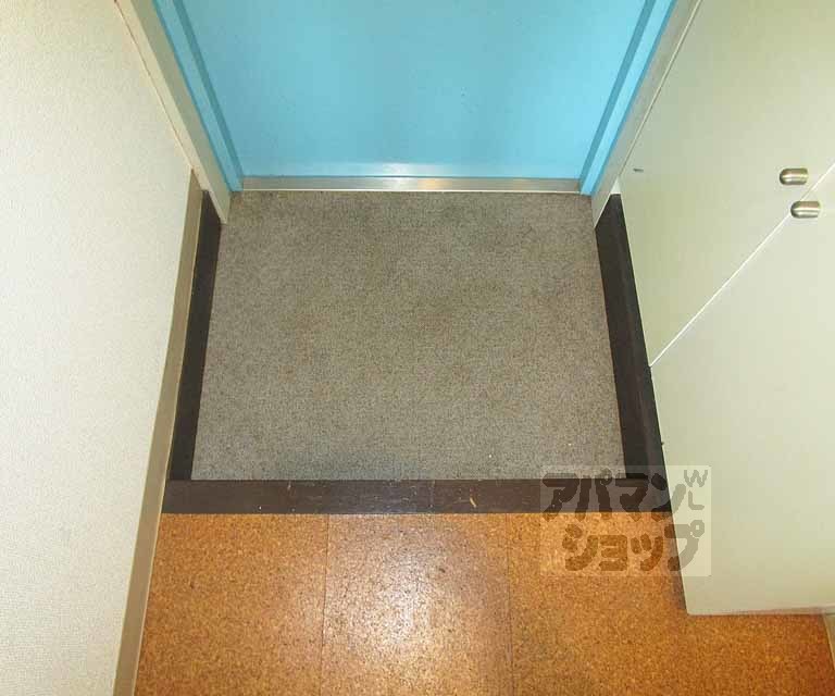 玄関　１０７号室の写真です。