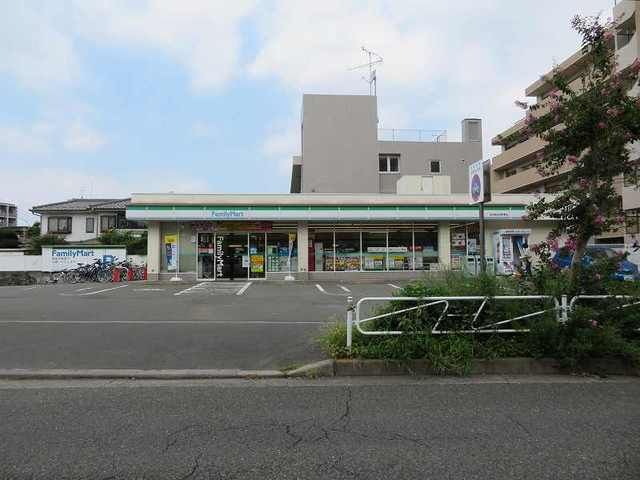 コンビニ　ファミリーマート（コンビニ）まで60m