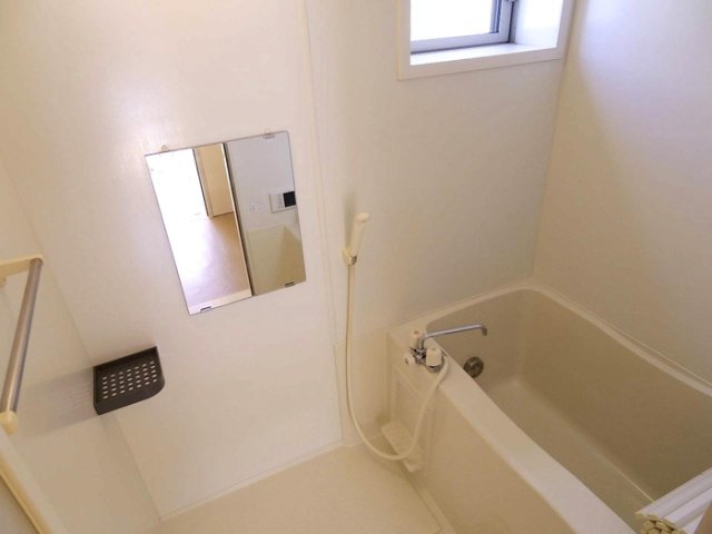 バス・シャワールーム　浴室（小窓付き）