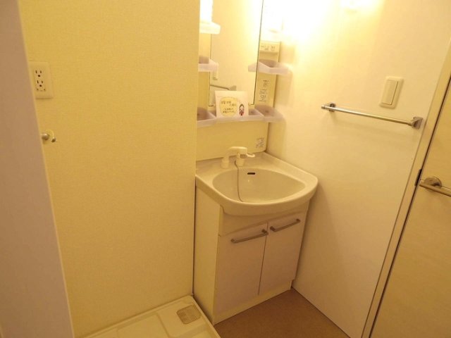 洗面設備　洗濯機置き場・洗髪洗面化粧台