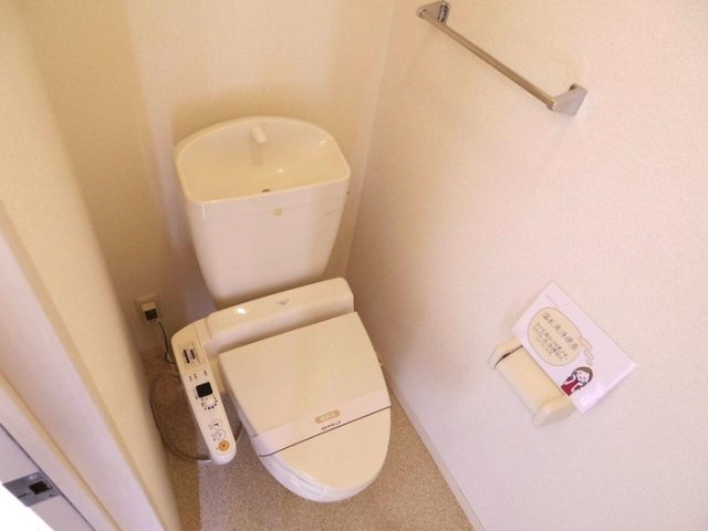 トイレ　温水洗浄暖房便座