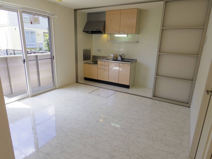 居室・リビング　リビング（大理石調アートフロア）