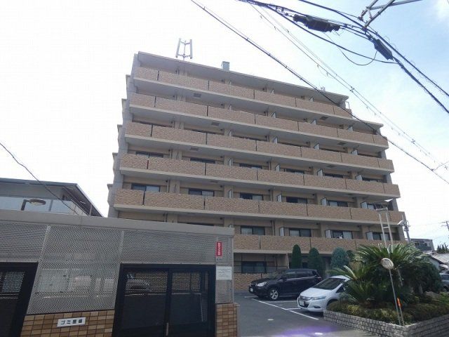 建物外観　RC造の重厚な建物です。