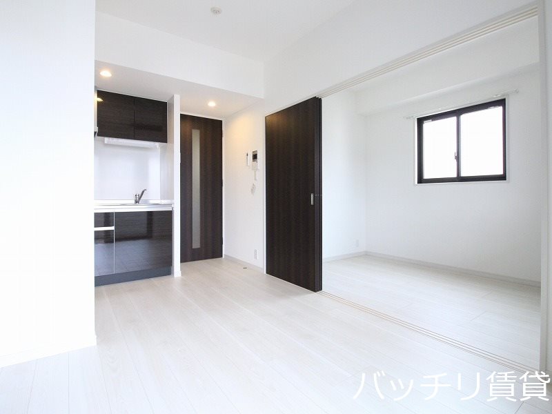 居室・リビング　別号室タイプの為、現状を優先致します。