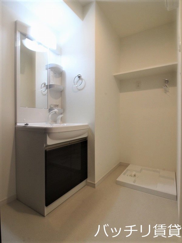 洗面設備　別号室タイプの為、現状を優先致します。