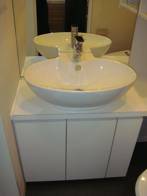 バス・シャワールーム　■収納＆鏡付き独立洗面台♪