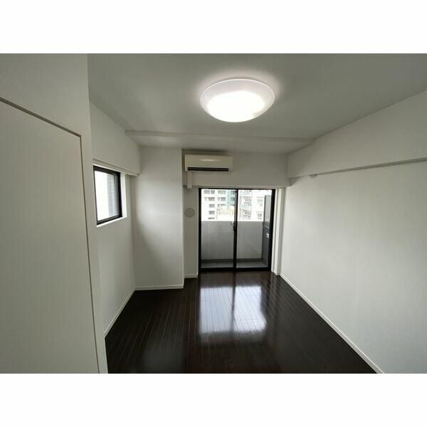 居室・リビング　■エアコン■24時間換気システム■ダウンライト■２面採光