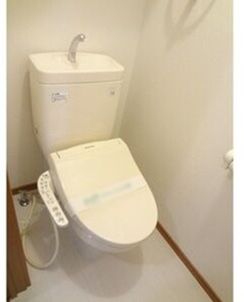 トイレ　嬉しい温水洗浄便座♪