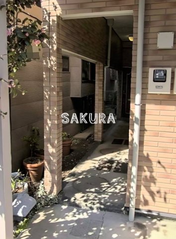 エントランス　お洒落な建物デザイン♪
