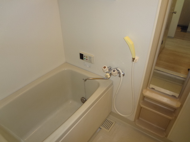 バス・シャワールーム　追焚給湯付きバスルーム