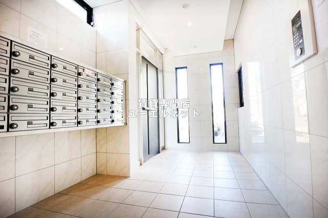 エントランス　毎日通る場所だからこそ、洗練された空間に