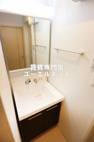 洗面設備　清潔感ある独立洗面台で毎日気持ちよく♪