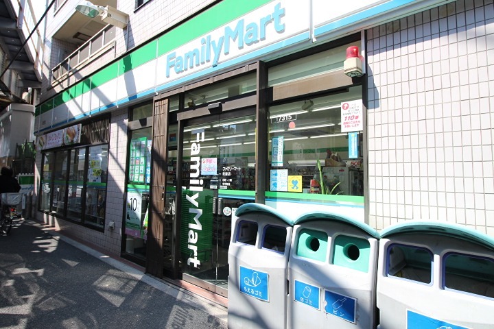 コンビニ　ファミリーマート 町屋店（コンビニ）まで324m