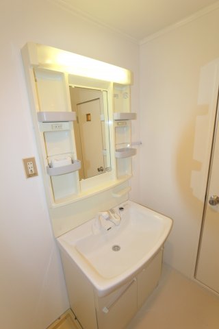 洗面設備　※同タイプの写真となり、実際のお部屋とは異なる場合があります