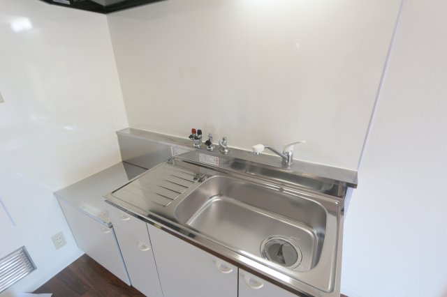 キッチン　※同タイプの写真となり、実際のお部屋とは異なる場合があります