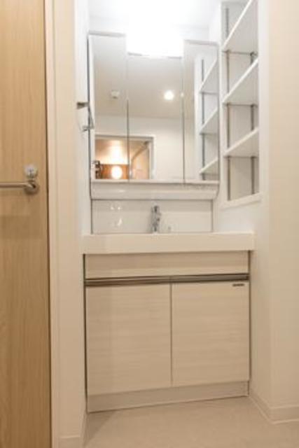 洗面設備　※写真は同タイプ住戸です。