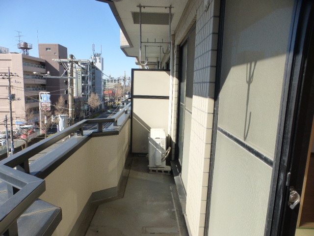 バルコニー　南向で陽当たり良好　ワイド設計バルコニー