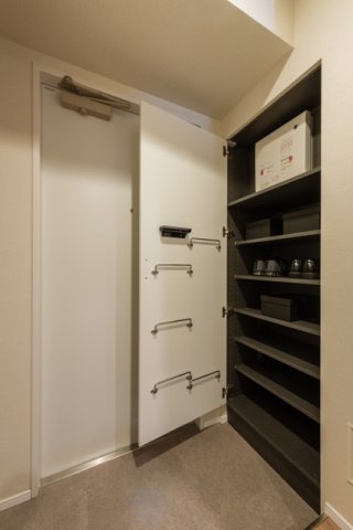 玄関　落ち着いた玄関です