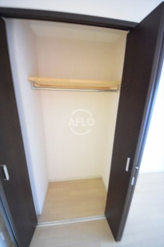 収納　アニマーレ上本町　クローゼット