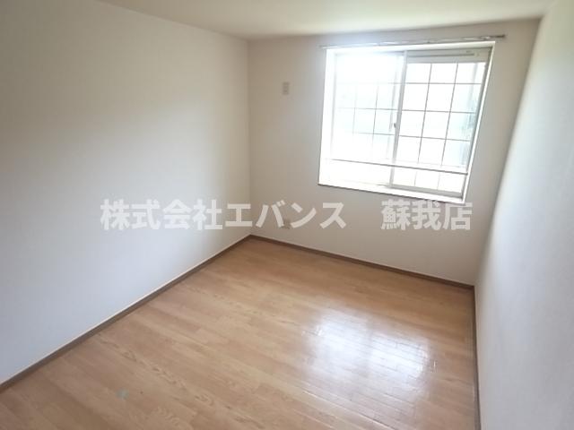 その他部屋・スペース　開放的な寝室です