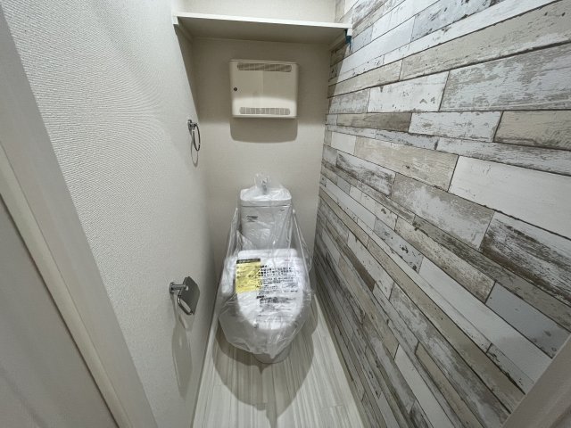 トイレ　温水洗浄便座付きのトイレです♪